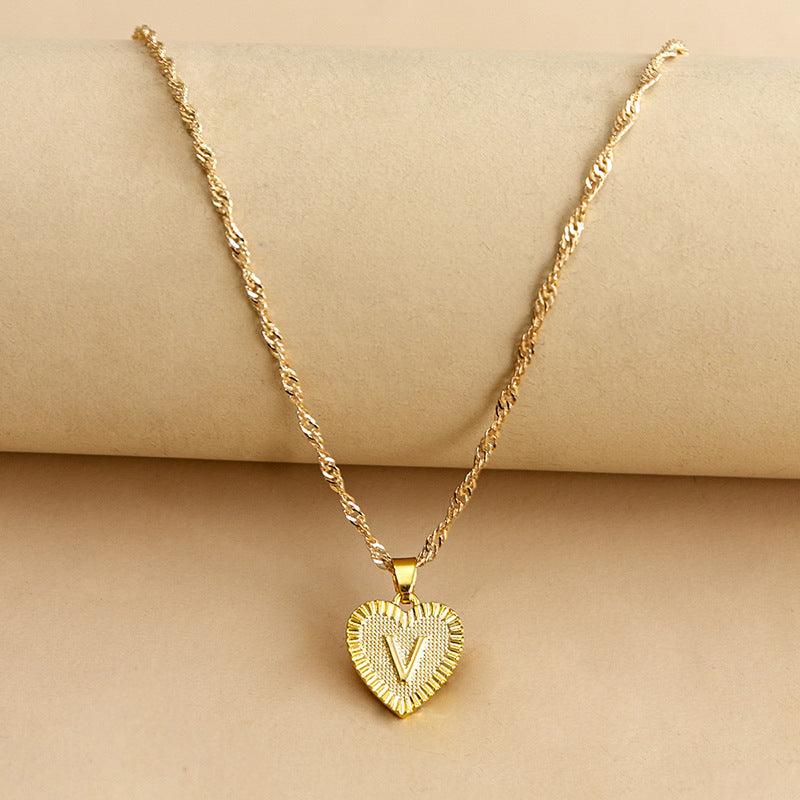 Collar con colgante de corazón con letra inicial