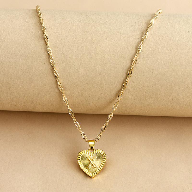 Collar con colgante de corazón con letra inicial