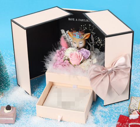 Caja de regalo con flor de rosa eterna