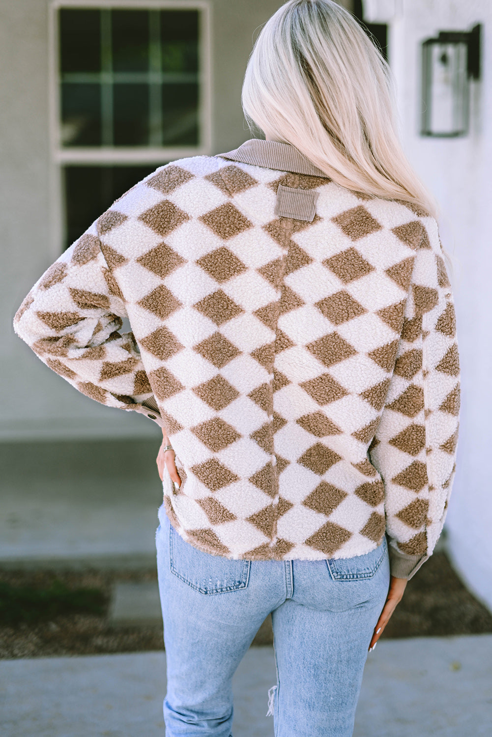 Chaqueta con cuello y cremallera geométrica