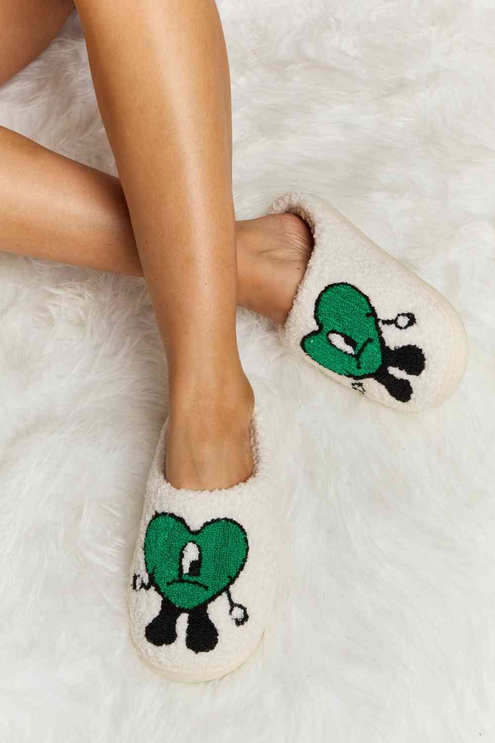 Pantuflas de felpa con estampado de corazones Melody Love