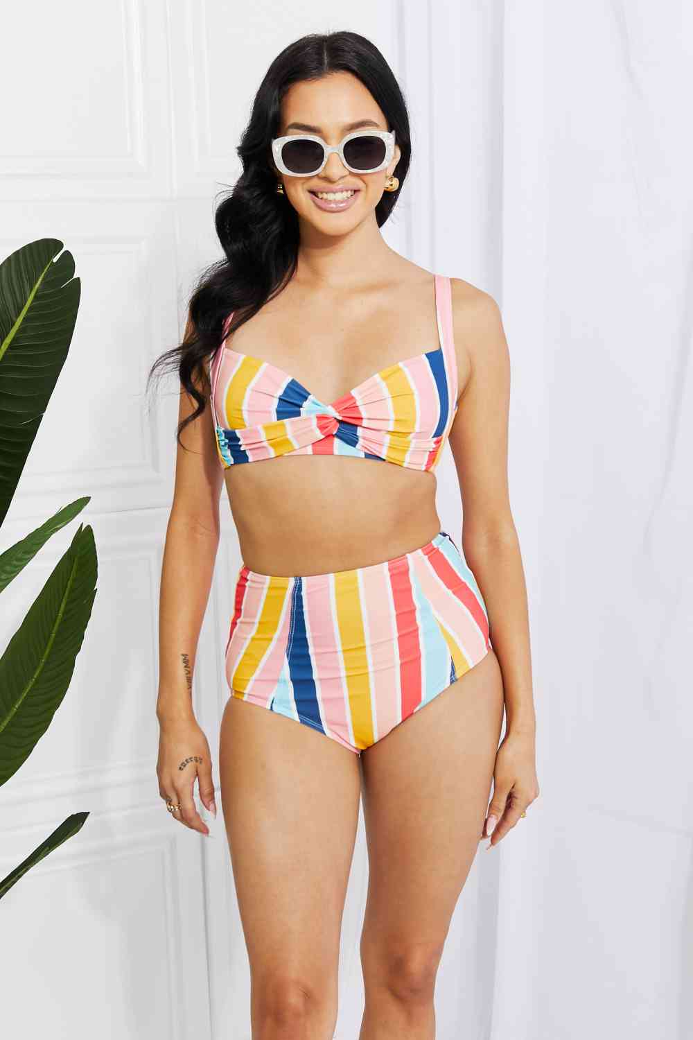 Bikini de talle alto con diseño a rayas Take A Dip Twist de Marina West Swim