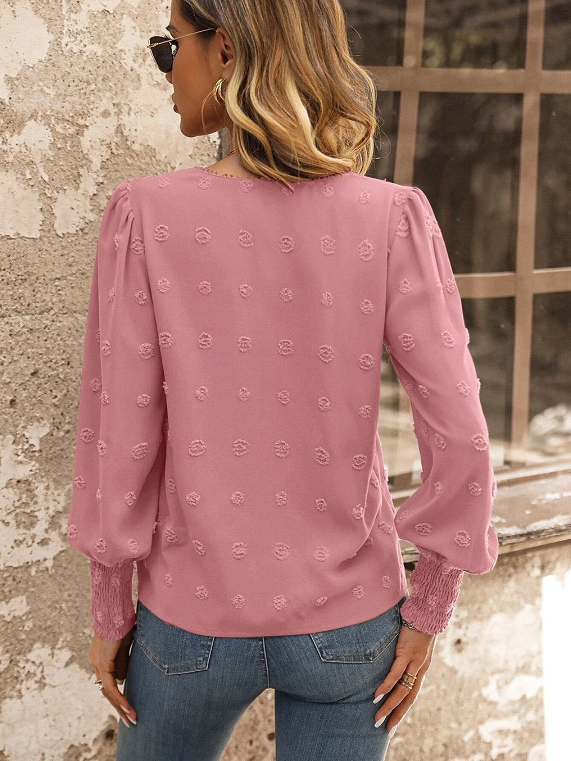 Blusa con detalle de encaje de lunares suizos