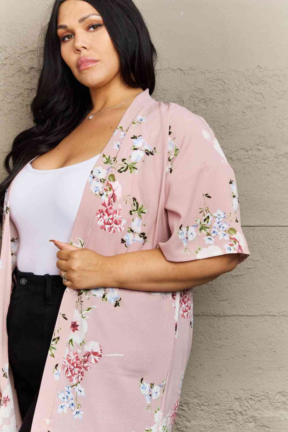 Kimono floral rosa Aurora de Justin Taylor