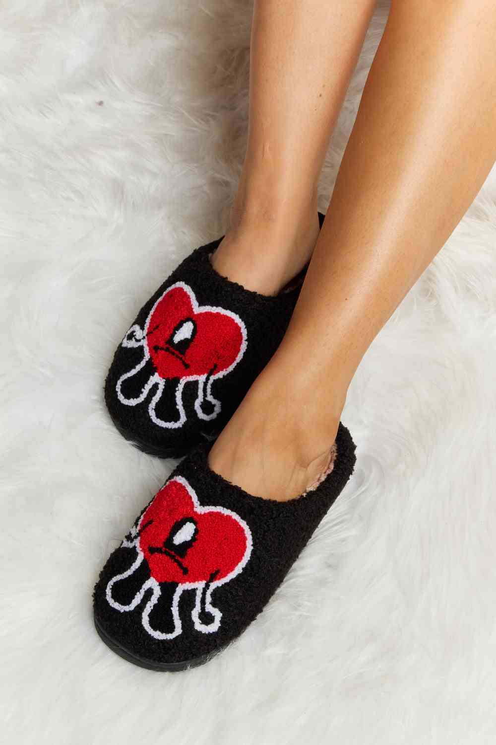 Pantuflas de felpa con estampado de corazones Melody Love