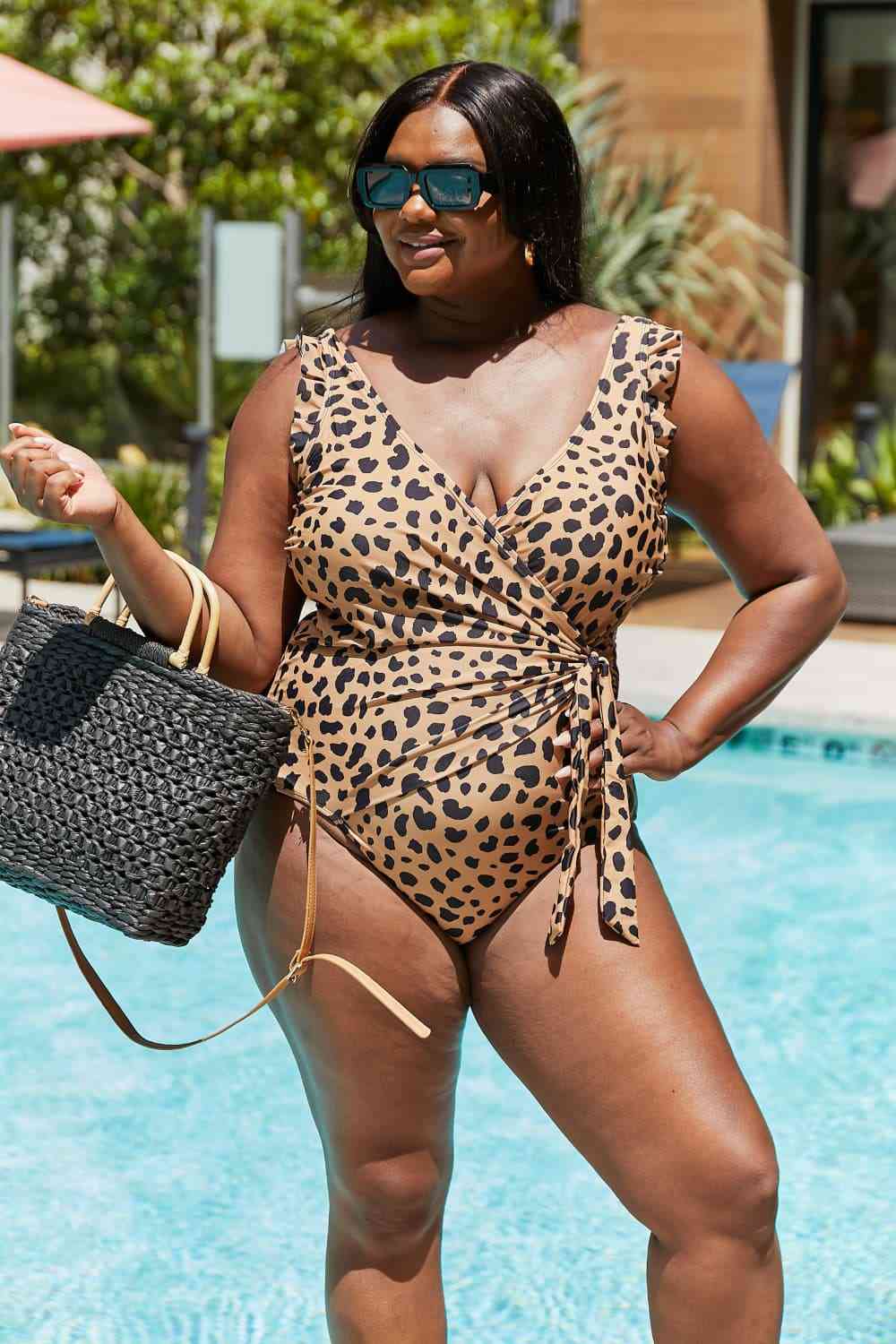 Marina West Swim Traje de baño de una sola pieza con volantes y flotador de tamaño completo en leopardo