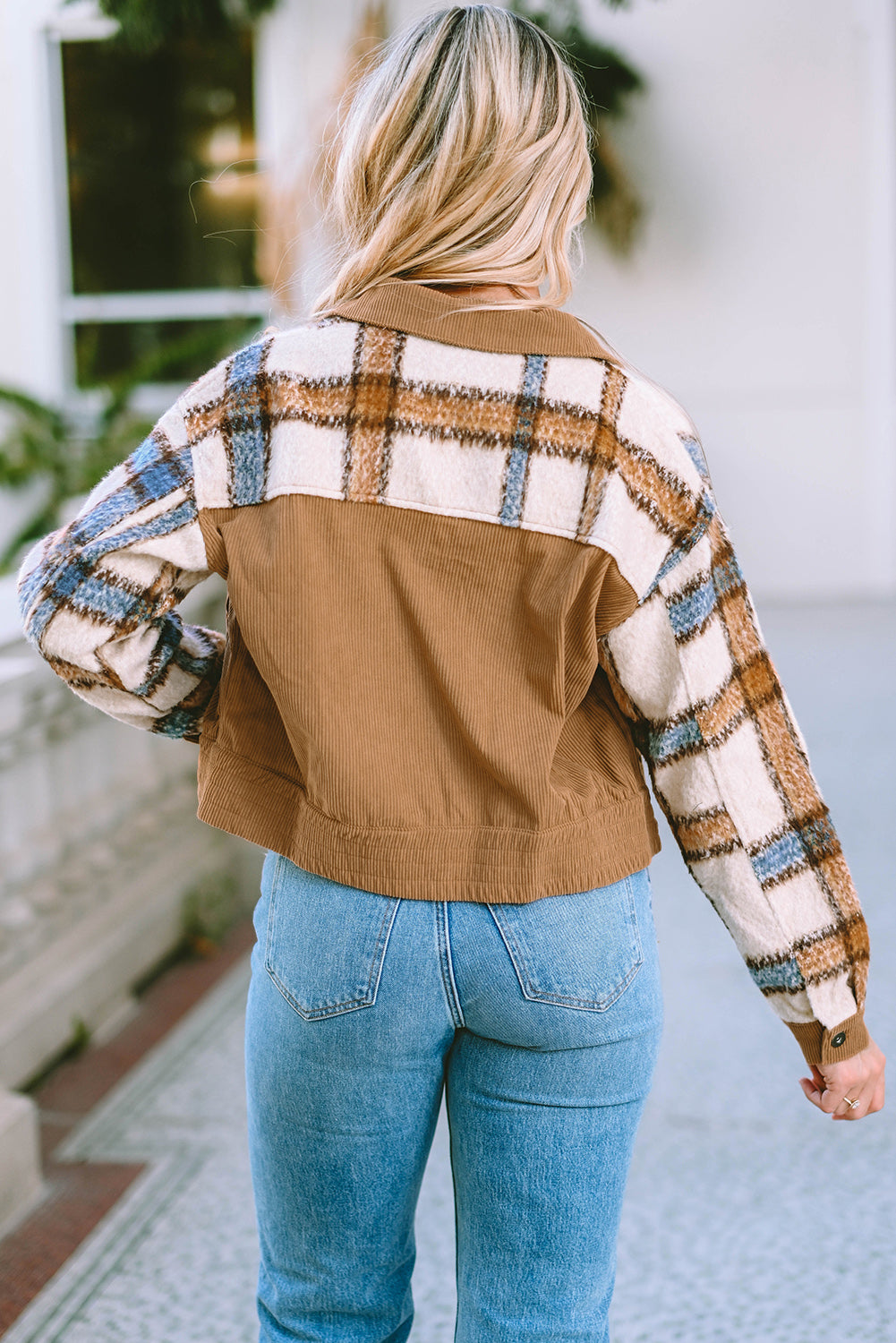 Chaqueta con botones y cuello a cuadros