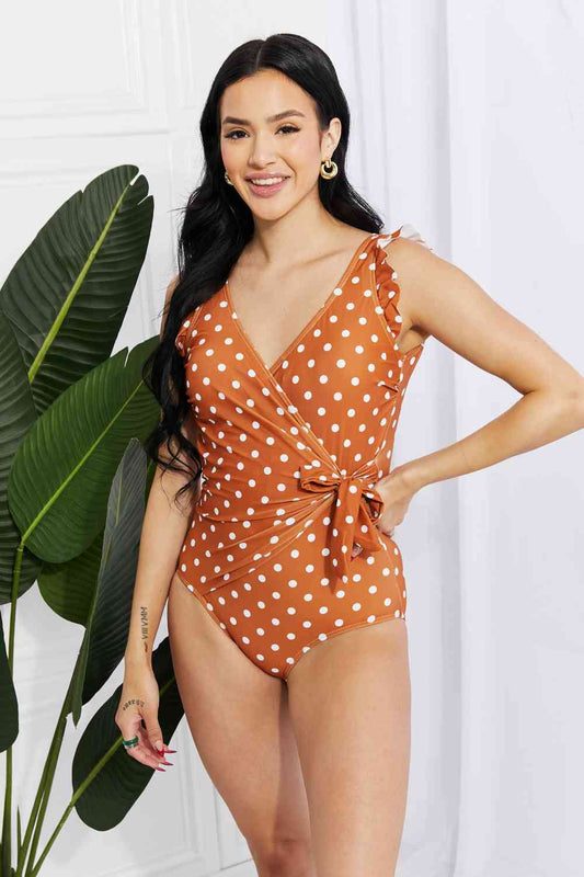 Marina West Swim Traje de baño de una sola pieza con volantes y flotador de tamaño completo en color terracota