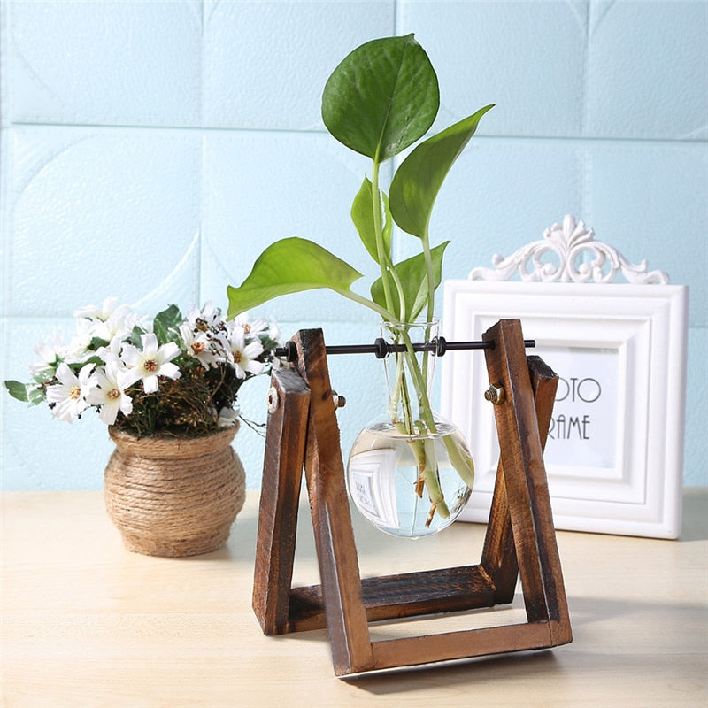 Florero de vidrio y madera, macetero, mesa de escritorio