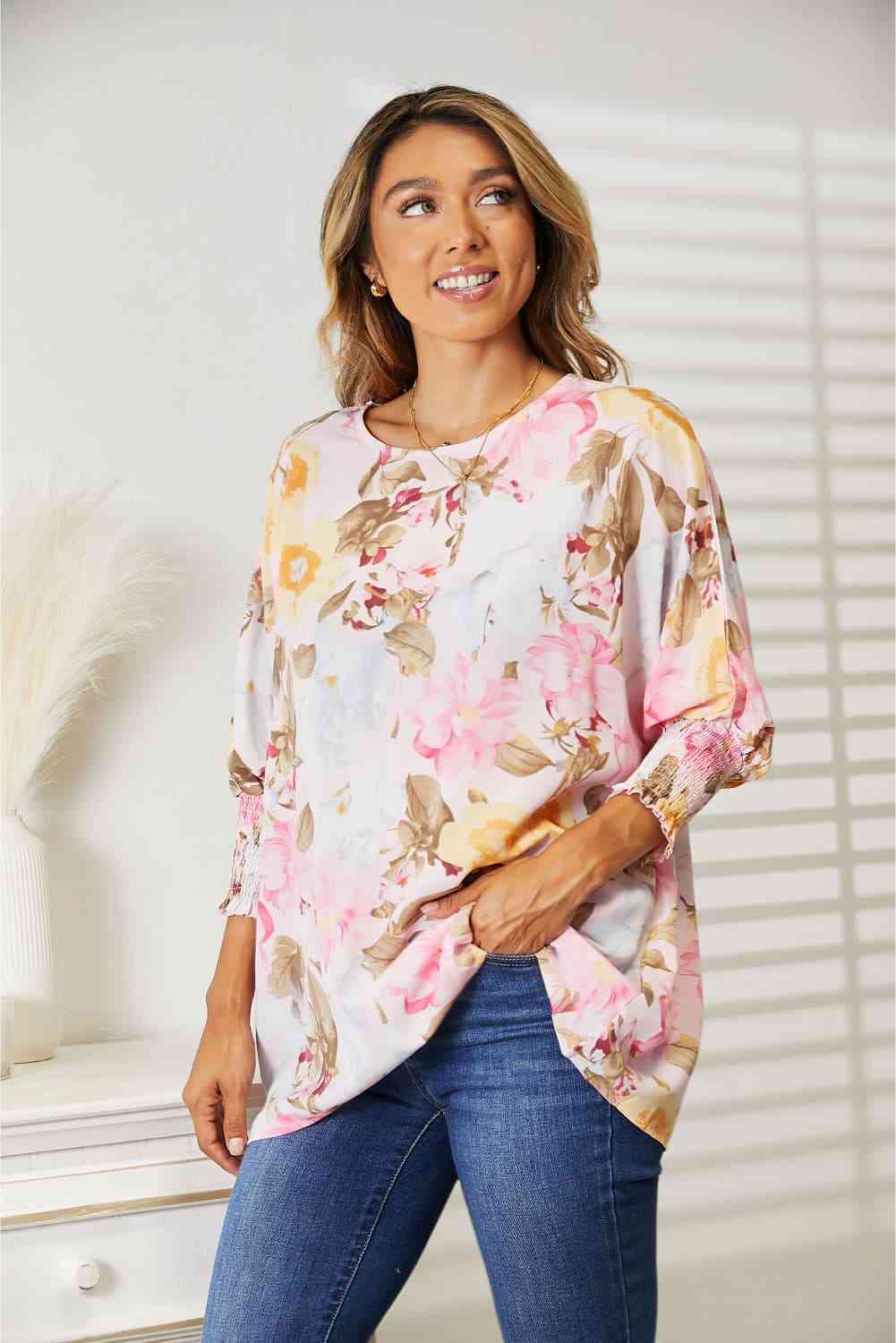 Top de manga tres cuartos con cuello redondo y estampado floral de Double Take