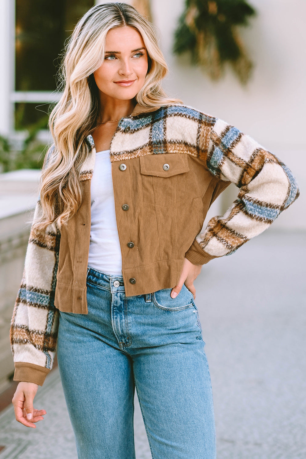 Chaqueta con botones y cuello a cuadros