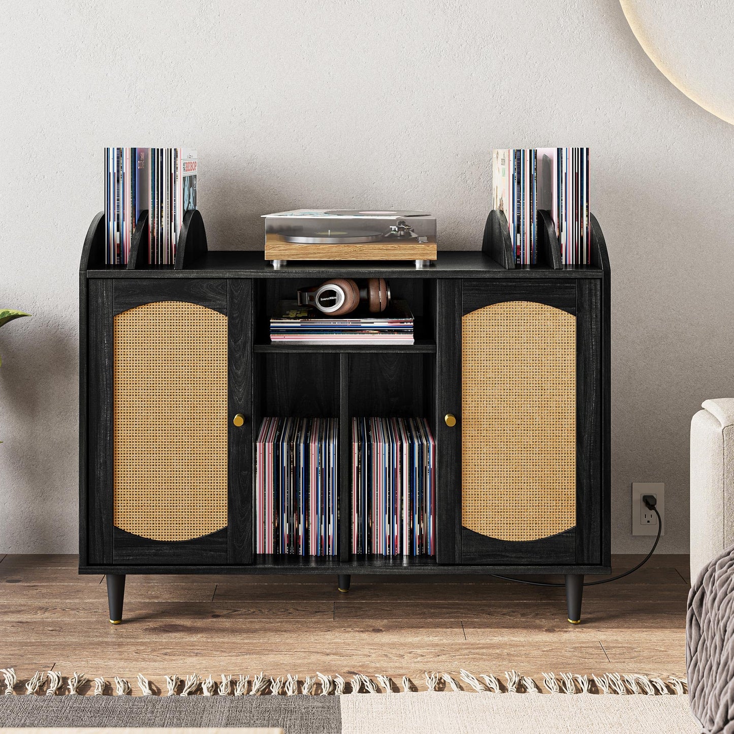 BELLEZE Mid-Century Record Player Stand, Vinyl Record Storage Cabinet Holds up to 350+ Albums, Rattern Decorated Turntable Stand with Power Outlet for Living Room, Bedroom and Office - Brown