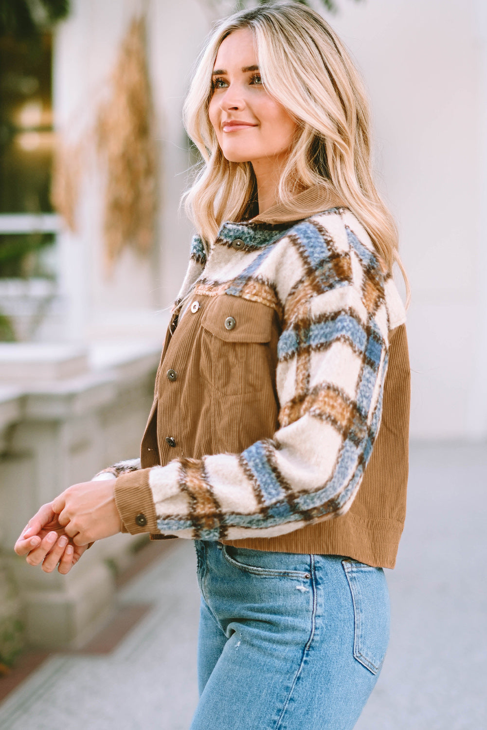 Chaqueta con botones y cuello a cuadros