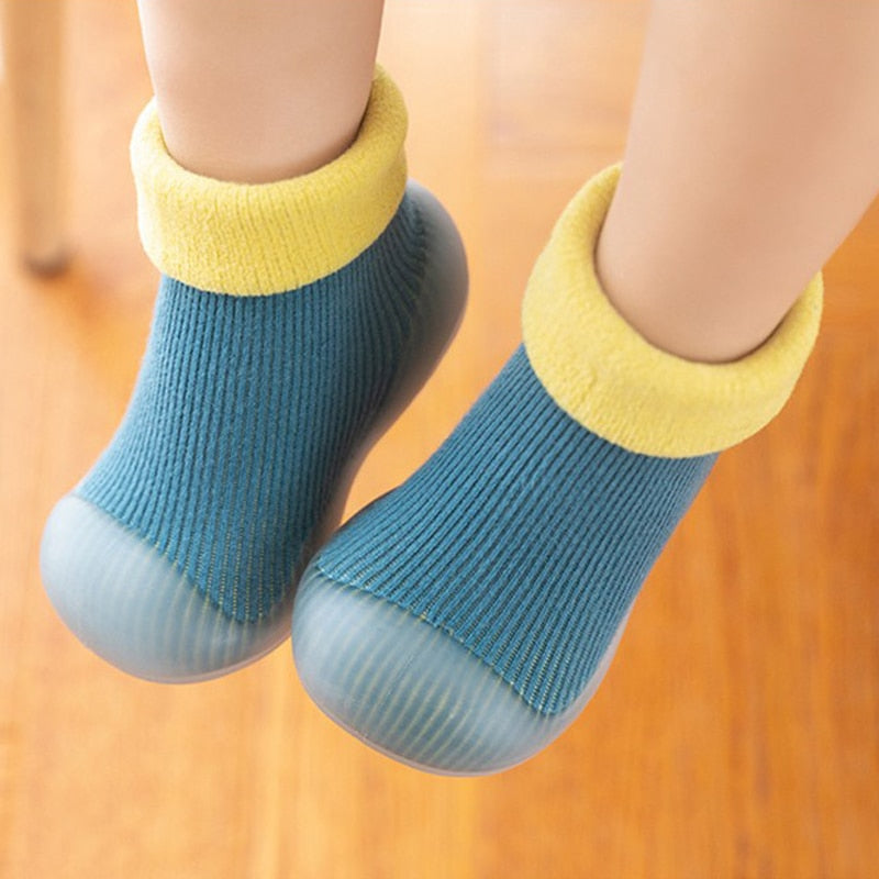 Zapatos con calcetines súper cálidos para niños