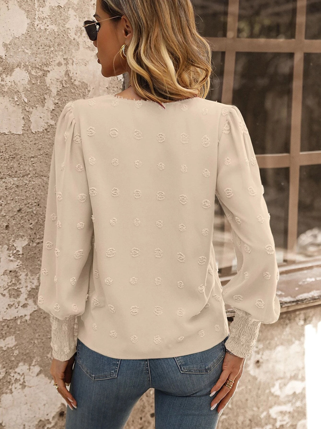 Blusa con detalle de encaje de lunares suizos