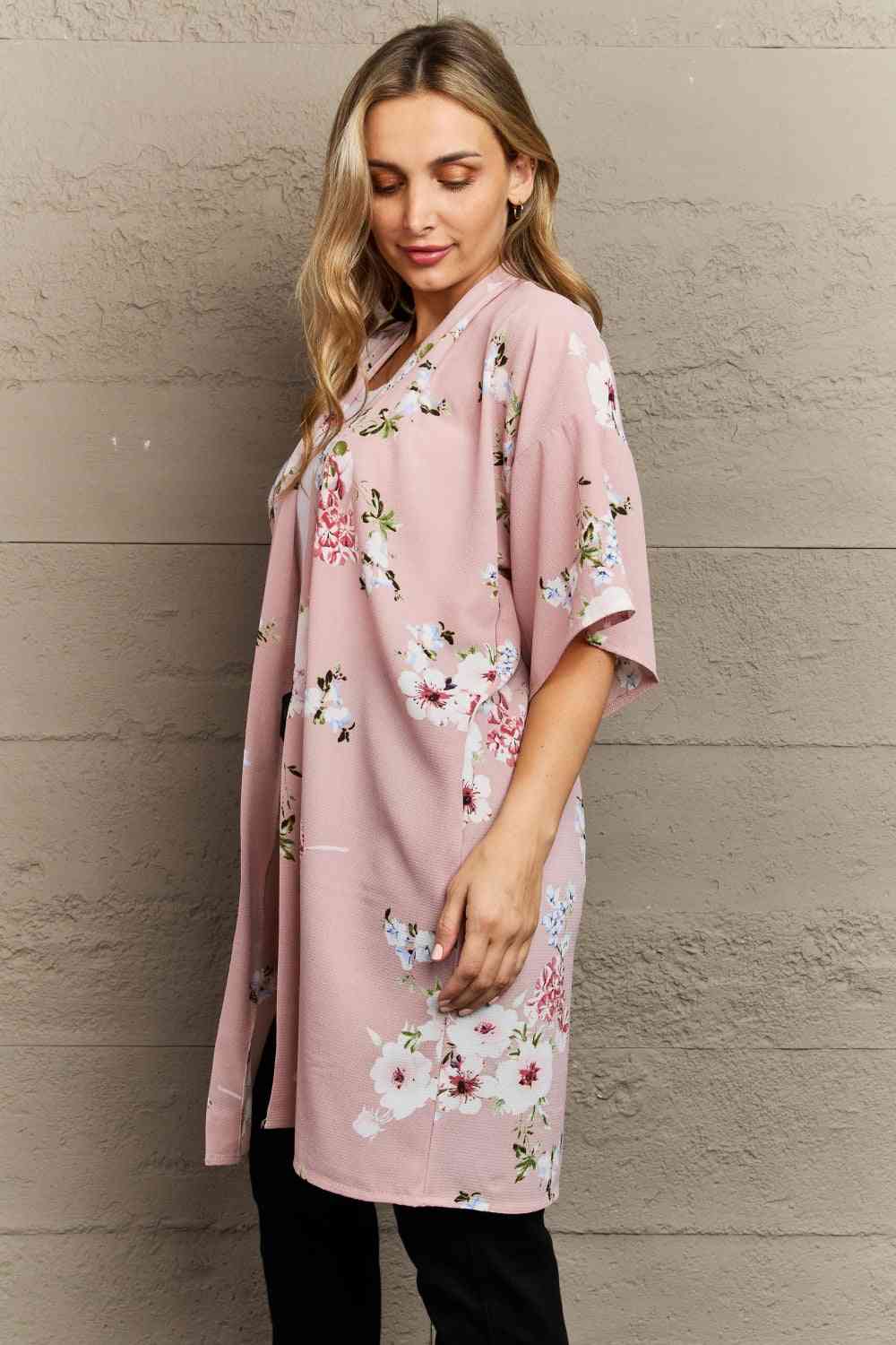 Kimono floral rosa Aurora de Justin Taylor