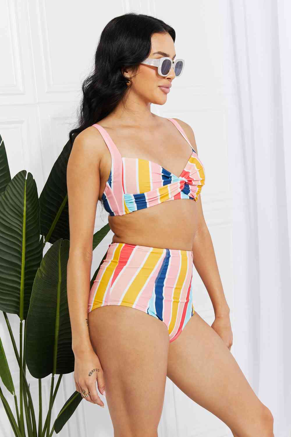 Bikini de talle alto con diseño a rayas Take A Dip Twist de Marina West Swim