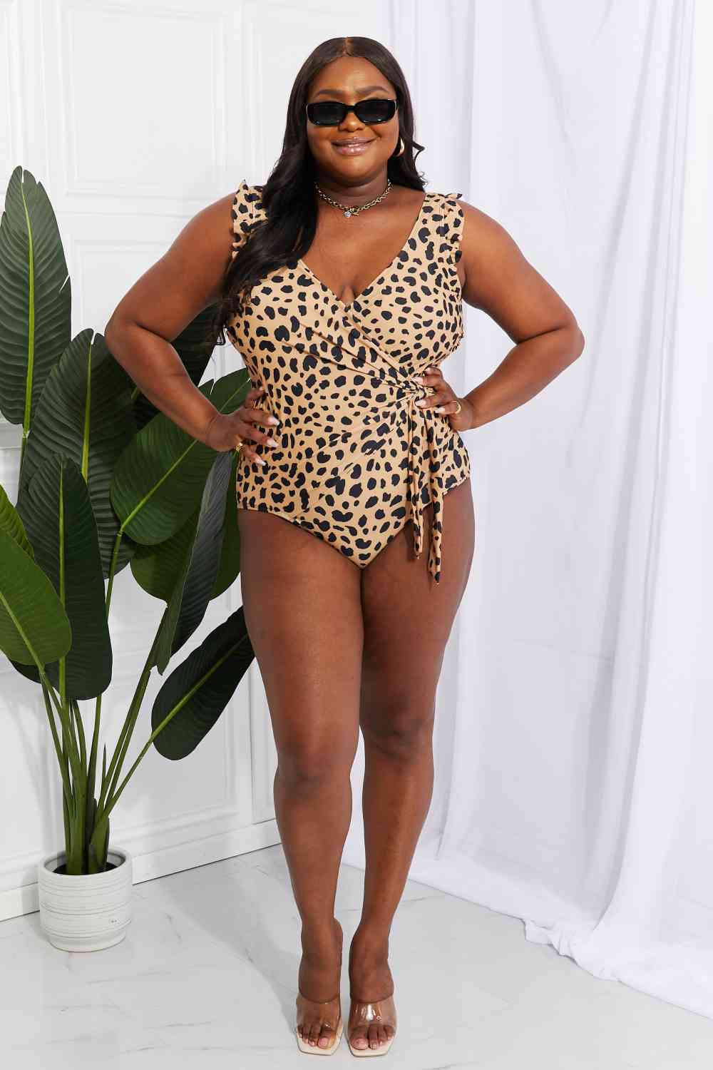 Marina West Swim Traje de baño de una sola pieza con volantes y flotador de tamaño completo en leopardo