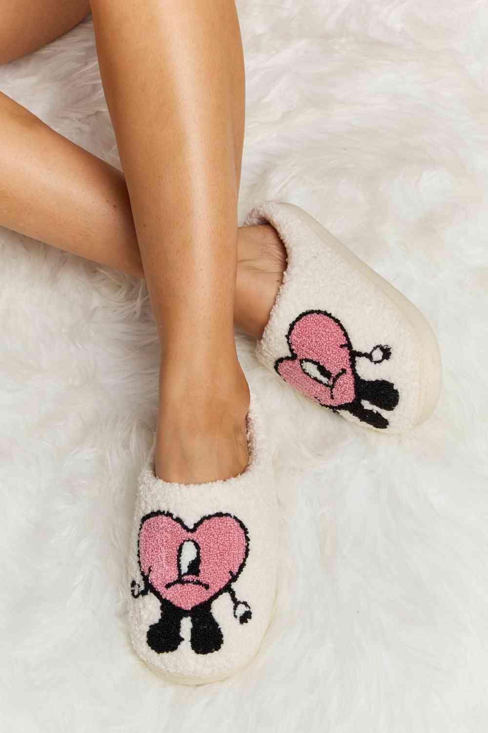 Pantuflas de felpa con estampado de corazones Melody Love