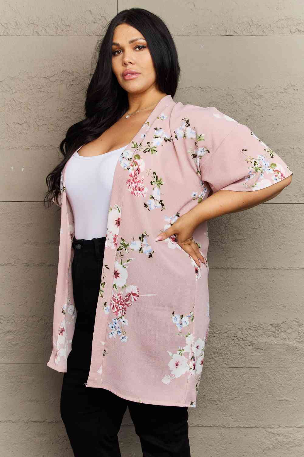 Kimono floral rosa Aurora de Justin Taylor