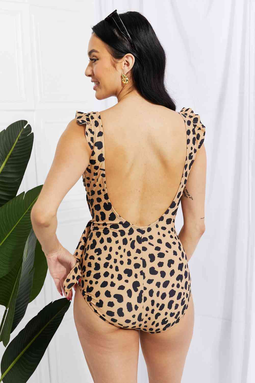 Marina West Swim Traje de baño de una sola pieza con volantes y flotador de tamaño completo en leopardo