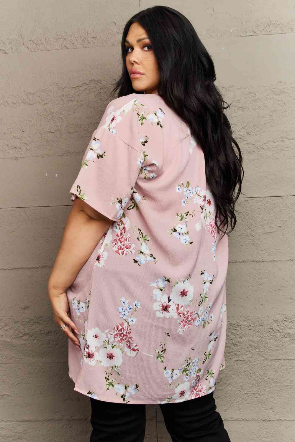 Kimono floral rosa Aurora de Justin Taylor